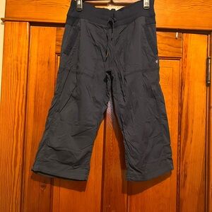 Lululemon navy studio capris